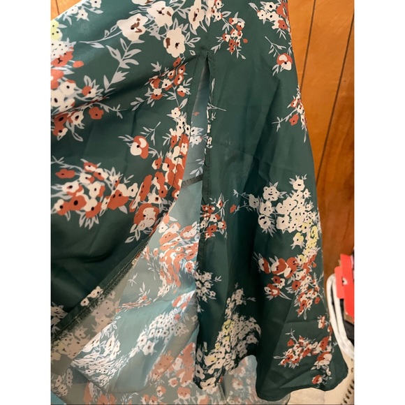 NWOT Tie on Front Flowers Floral Green Slit Midi Dress Size M - Picture 10 of 13